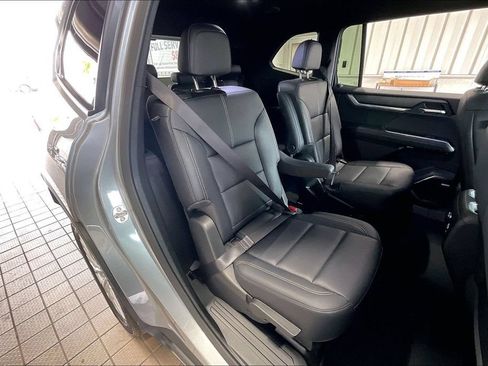 Used 2026 GMC Acadia Elevation w/ Elevation Premium Package FWD image 17