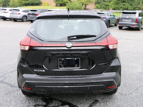 Used 2023 Nissan Kicks S FWD image 4