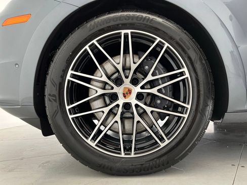 Used 2026 Porsche Cayenne E-Hybrid Coupe AWD/4WD image 27