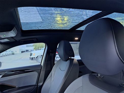 New 2026 Volkswagen Tiguan SE R-Line image 8