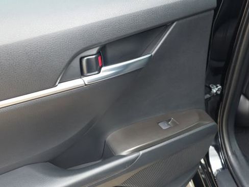 Used 2022 Toyota Camry SE FWD image 16