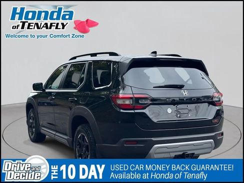 Used 2025 Honda Pilot TrailSport image 4