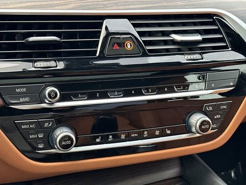 Used 2023 BMW 530e 530e iPerformance w/ Convenience Package image 22