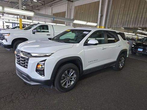 Used 2025 Chevrolet Equinox LT AWD/4WD image 9