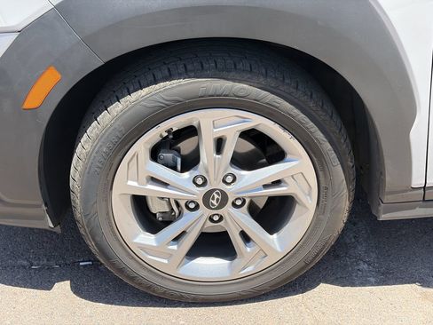 Used 2023 Hyundai Kona SEL w/ Cargo Package FWD image 5
