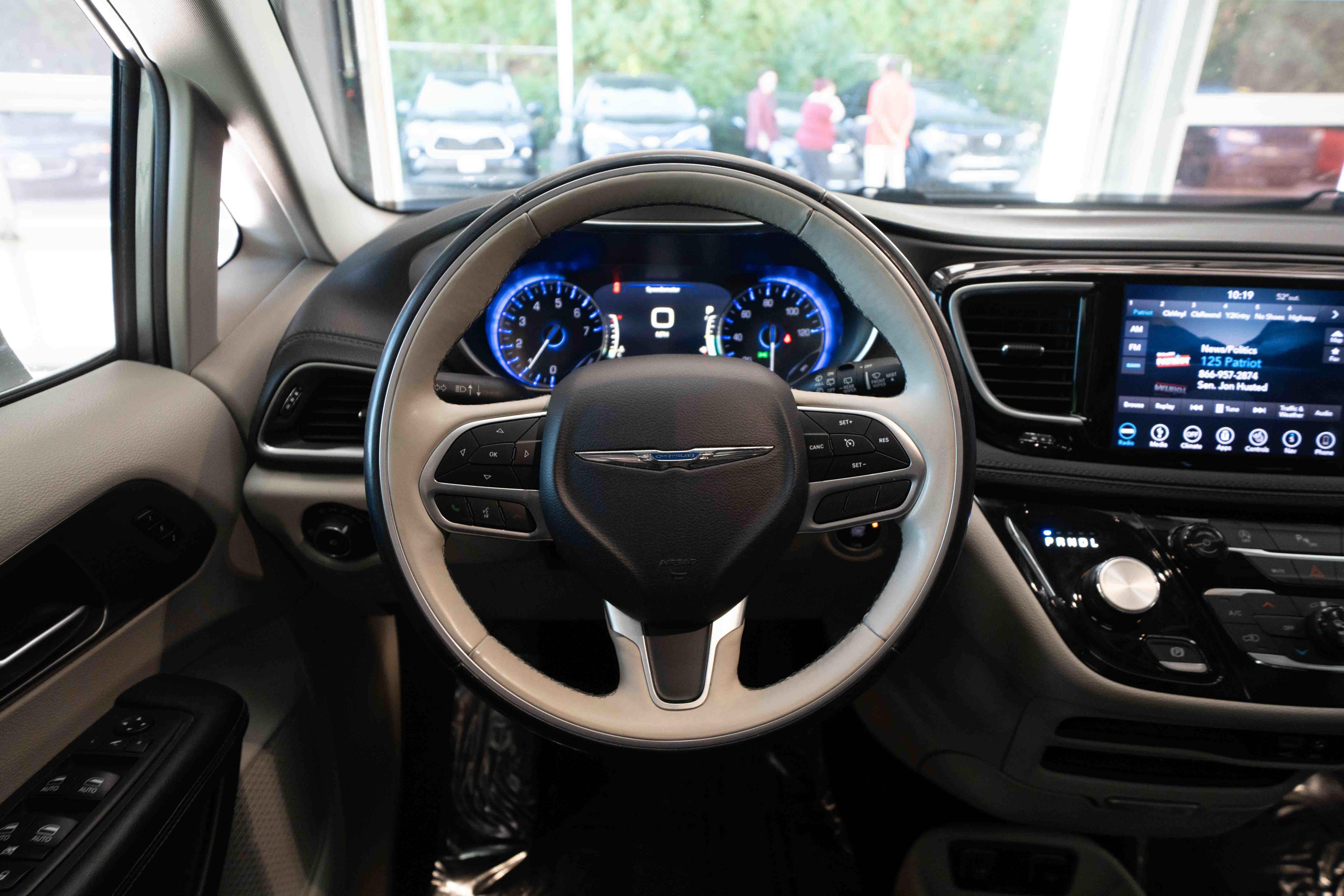 Used 2018 Chrysler Pacifica Limited FWD image 21