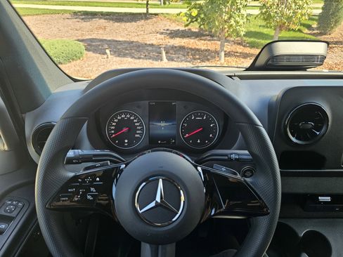New 2025 Mercedes-Benz Sprinter 2500 image 10