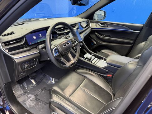 Used 2022 Jeep Grand Cherokee Overland w/ Advanced Protech Group III AWD/4WD image 12