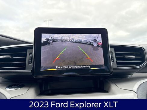 Used 2023 Ford Explorer XLT AWD/4WD image 24
