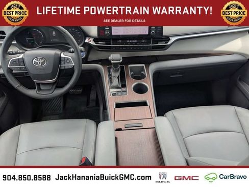 Used 2022 Toyota Sienna XLE FWD image 16
