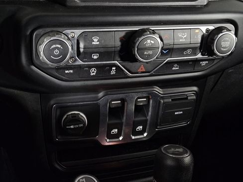 Used 2022 Jeep Wrangler Sport AWD/4WD image 16