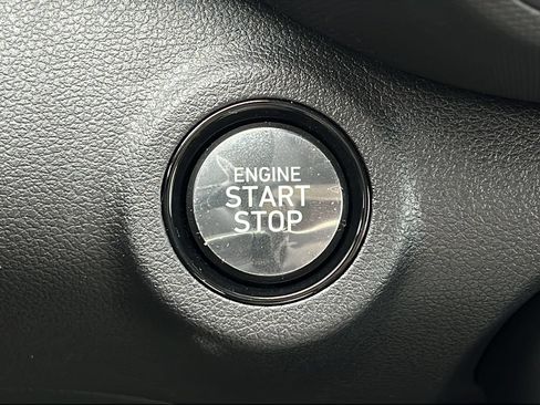 Used 2025 Hyundai Venue Limited FWD image 23