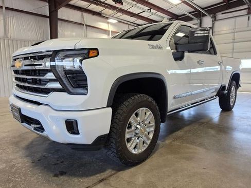 Used 2024 Chevrolet Silverado 2500 High Country w/ Max Trailering Package AWD/4WD image 2