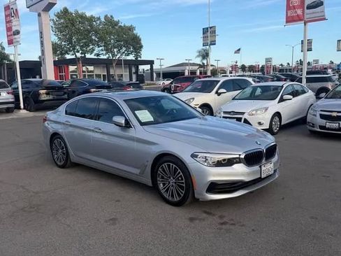 Used 2019 BMW 530e w/ Convenience Package RWD image 3