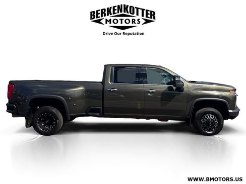 Used 2023 Chevrolet Silverado 3500 High Country AWD/4WD image 2