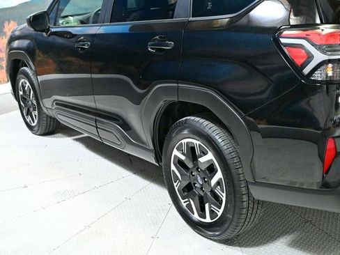 Used 2025 Subaru Forester Premium AWD/4WD image 8