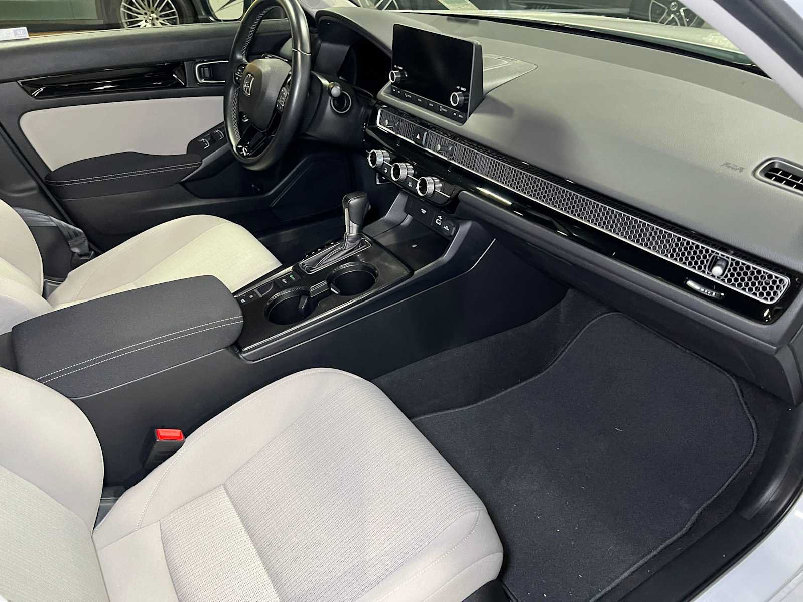 Used 2022 Honda Civic EX image 11