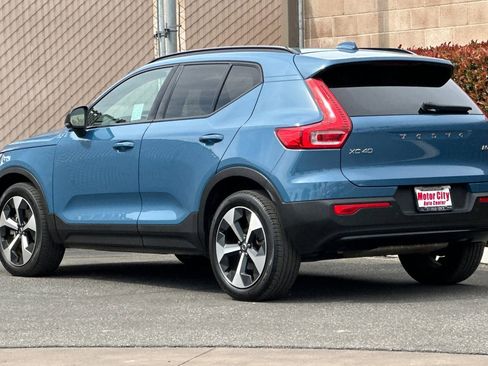 Used 2024 Volvo XC40 B5 Core image 6