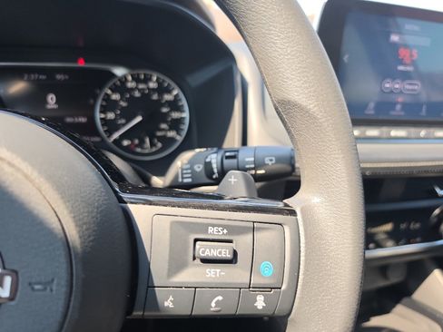 Used 2023 Nissan Rogue SV FWD image 32
