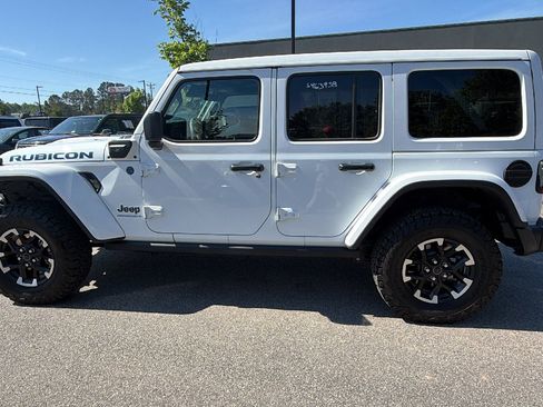 Used 2025 Jeep Wrangler Unlimited Rubicon 4xe AWD/4WD image 11