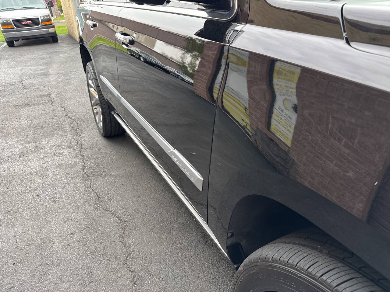 Used 2018 Cadillac Escalade Platinum AWD/4WD image 12