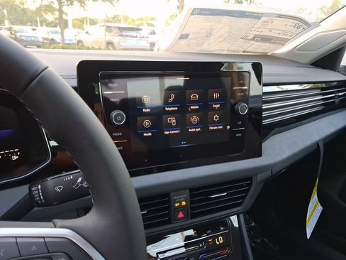 New 2026 Volkswagen Jetta SE FWD image 9