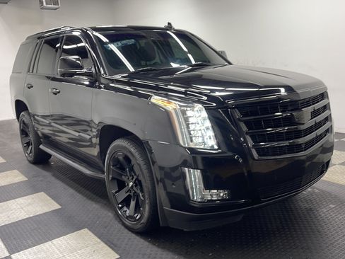 Used 2020 Cadillac Escalade Luxury w/ Escalade Sport Edition AWD/4WD image 24
