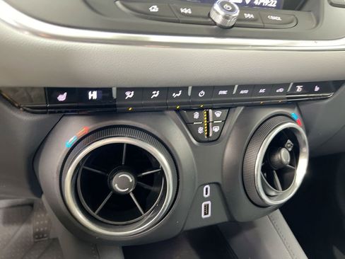 Used 2019 Chevrolet Blazer LT FWD image 15