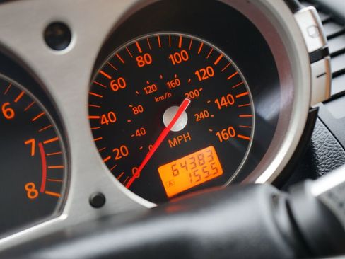 Used 2006 Nissan 350Z Touring w/ (N93) Cargo Convenience Pkg image 19