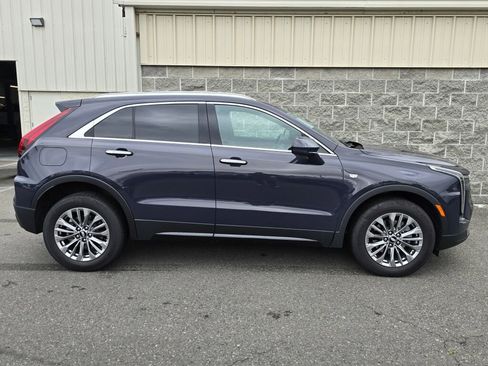 Used 2024 Cadillac XT4 Premium Luxury image 9
