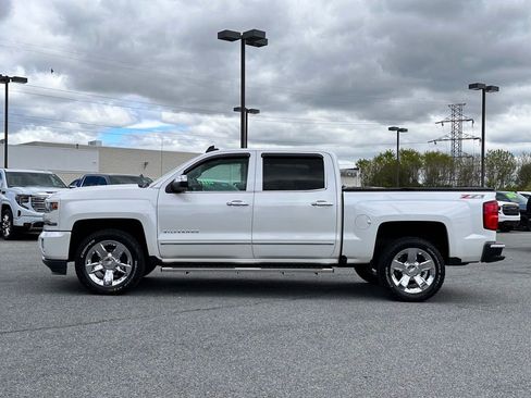 Used 2017 Chevrolet Silverado 1500 LTZ Z71 w/ LTZ Plus Package AWD/4WD image 6