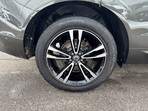 Used 2018 Volvo XC60 T5 Momentum w/ Vision Package image 31