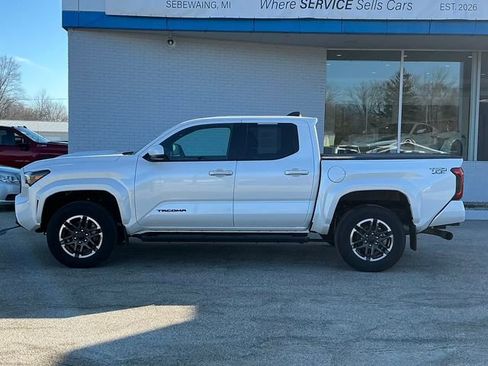 Used 2025 Toyota Tacoma TRD Sport image 2