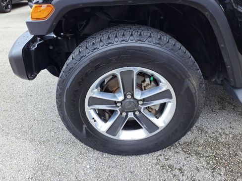 Used 2018 Jeep Wrangler Unlimited Sahara image 18