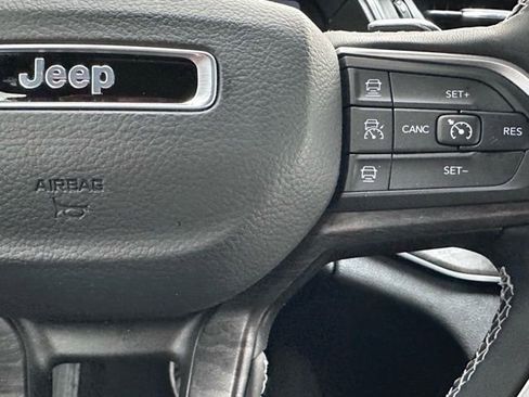 Used 2024 Jeep Grand Cherokee L Limited image 17