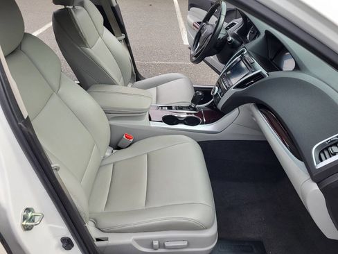 Used 2017 Acura TLX image 10