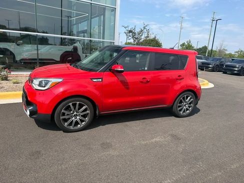 Used 2017 Kia Soul ! w/ Tech Package FWD image 3