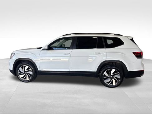 Used 2024 Volkswagen Atlas SE image 2