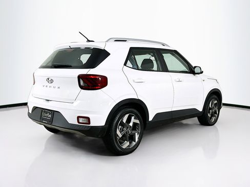 Used 2025 Hyundai Venue SEL image 9