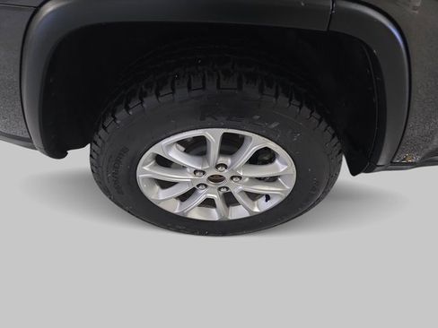 Used 2021 Jeep Grand Cherokee Laredo image 35