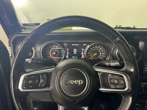 Used 2020 Jeep Wrangler Unlimited Sahara image 20