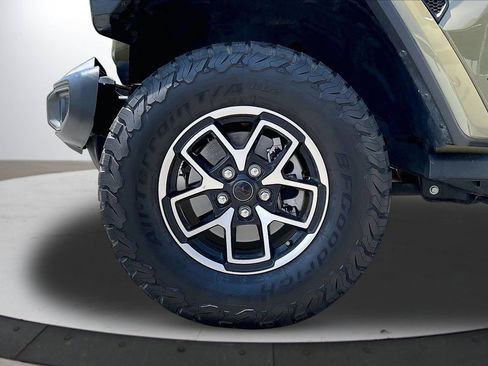 Used 2025 Jeep Wrangler Unlimited Rubicon w/ Safety Group AWD/4WD image 33