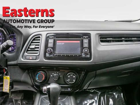 Used 2022 Honda HR-V LX image 12