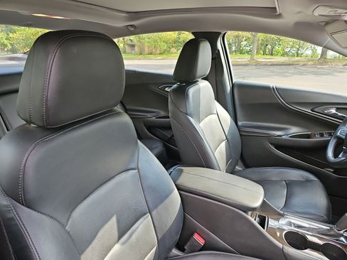 Used 2017 Chevrolet Malibu Premier w/ Premier Sun and Wheel Package FWD image 11