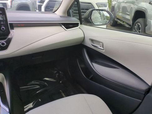 Used 2021 Toyota Corolla LE FWD image 16