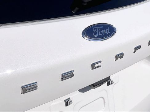 Used 2022 Ford Escape SEL w/ Technology Package image 9