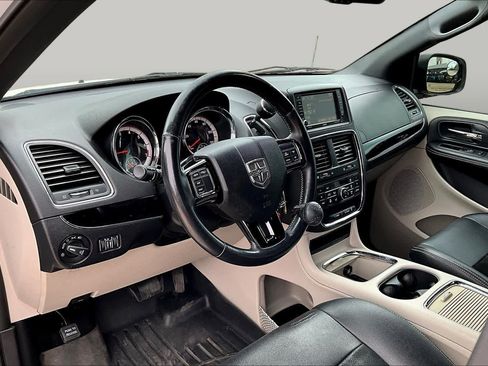 Used 2016 Dodge Grand Caravan SXT FWD image 22