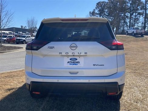 Used 2024 Nissan Rogue SV image 4
