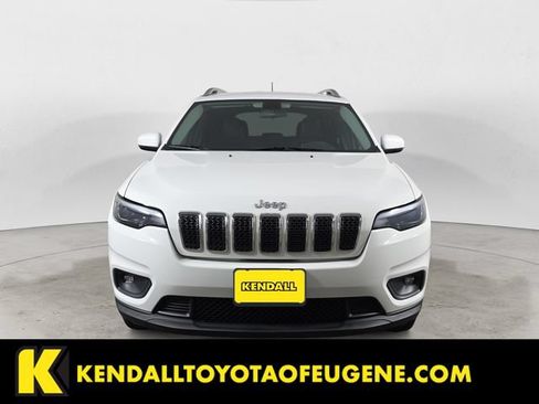 Used 2019 Jeep Cherokee Latitude Plus AWD/4WD image 2