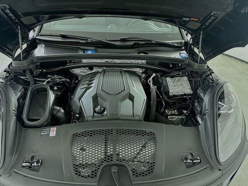 New 2026 Porsche Macan Turbo AWD/4WD image 31